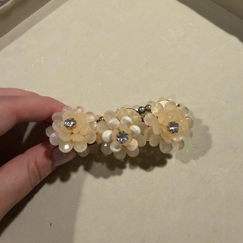 Beige Floral Crystal bracelet